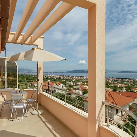 Beautiful In Between Split And Trogir Apartamento *