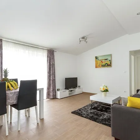 Beautiful In Between Split And Trogir Apartment *