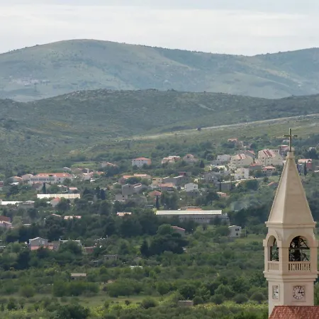 Beautiful In Between Split And Trogir Appartamento *