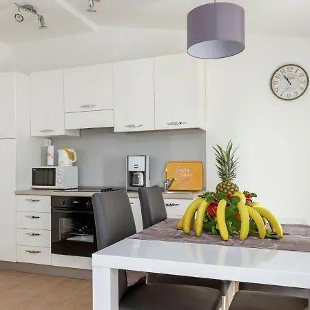 Beautiful In Between Split And Trogir Apartment Kastel Stari