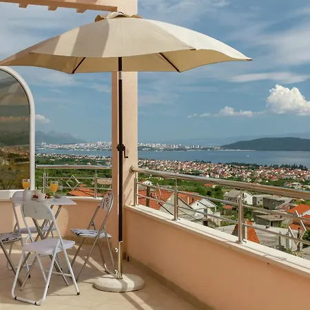 Beautiful In Between Split And Trogir Apartment