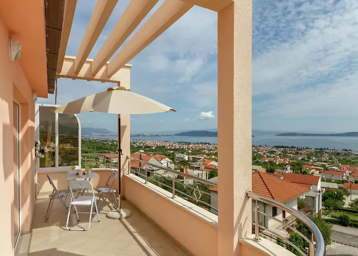 Beautiful In Between Split And Trogir Daire *