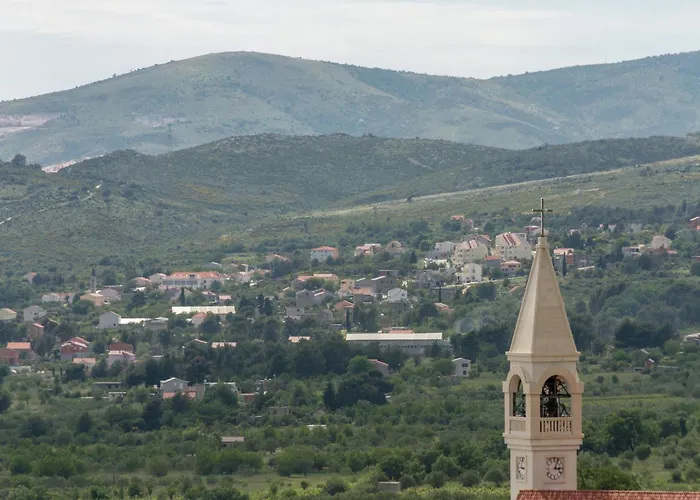 Beautiful In Between Split And Trogir Kaštel Stari